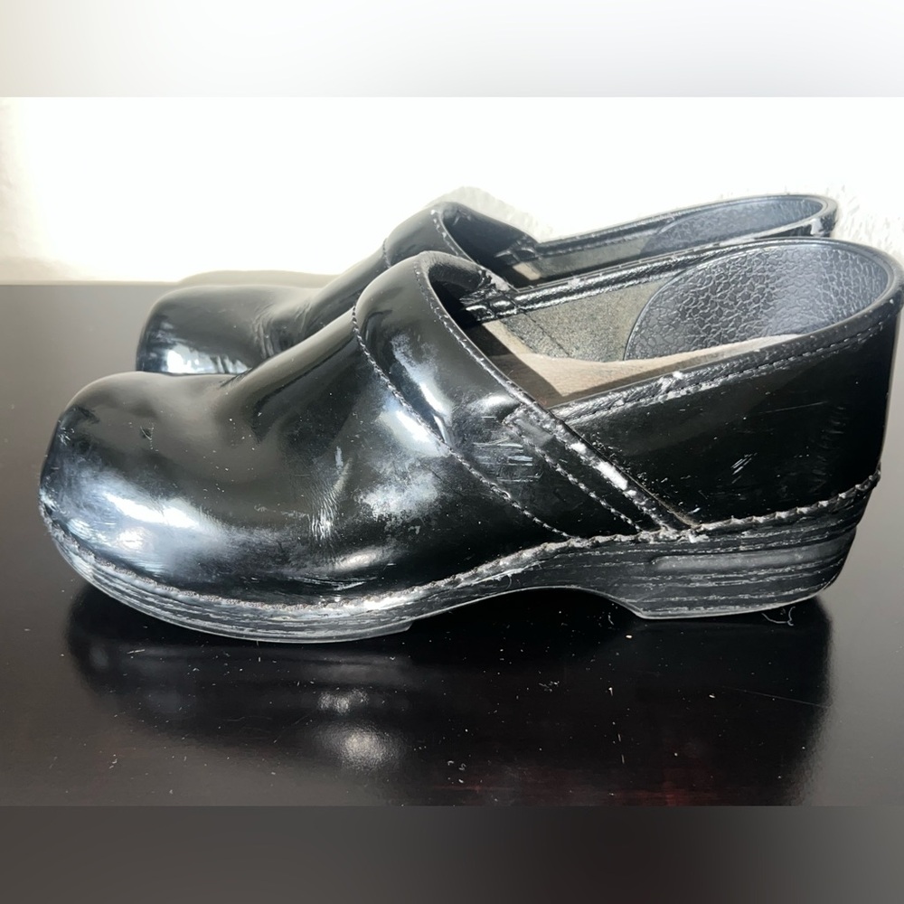 Dansko Black Patent Leather Medical Professional Mules szie 40 sold as is